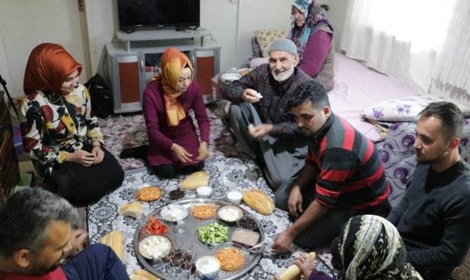 Şehidin dede ve ninesine kahvaltı sürprizi