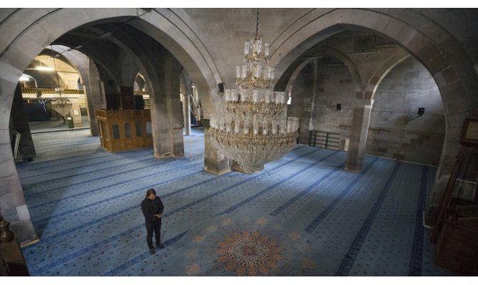 Kayseri'deki 9 asırlık cami restorasyonla nemden kurtarılacak