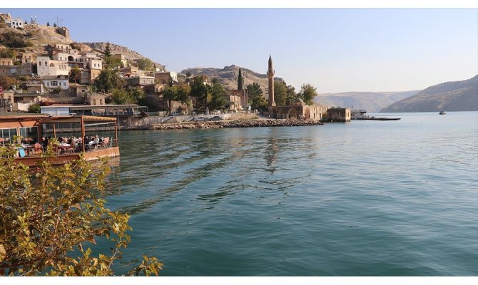 'Sakin şehir' Halfeti sonbaharda ziyaretçilerini büyülüyor