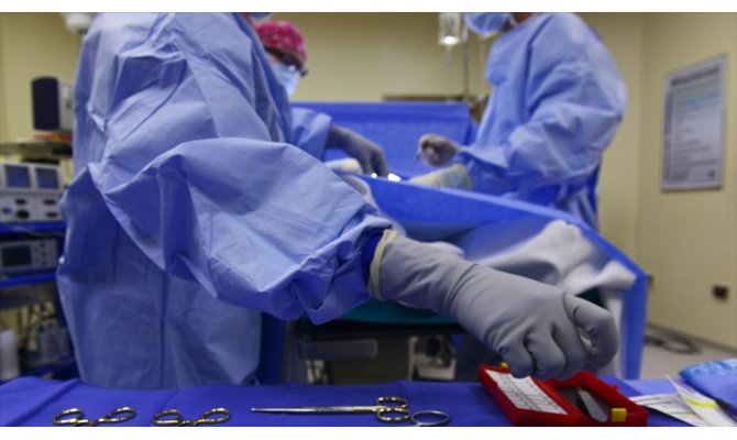 Hindistan'da hastanın 7,4 kilogramlık böbreği alındı