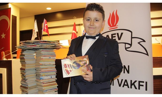 Dört ayda 1053 kitap okuyan rekortmen çocuk başarısını annesine borçlu