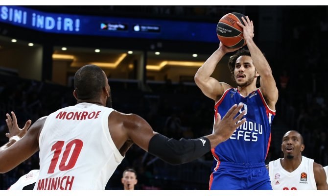 Shane Larkin rekor kırdı Anadolu Efes kazandı