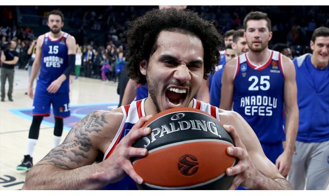 Anadolu Efes'te Shane Larkin tarihe geçti