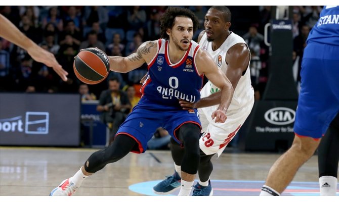Anadolu Efes, liderlik koltuğunu Barcelona'dan devraldı