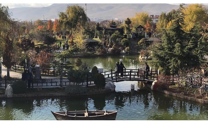 Konya'nın parkları ziyaretçileriyle şenlendi
