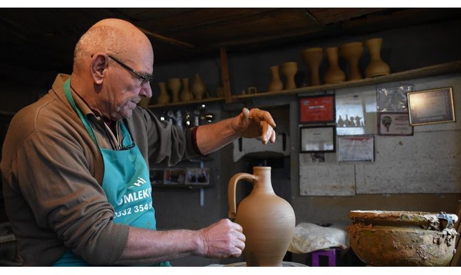 Baba yadigarı atölyede çömlekçiliğe ömrünü adayan usta: Salim Yaşar