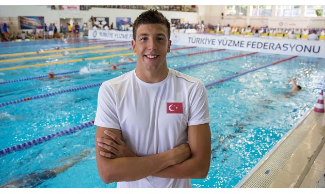 Milli yüzücü Emre Sakçı'dan tarihi başarı