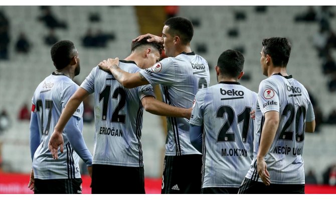 Beşiktaş avantajı üç golle aldı