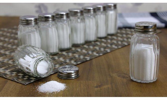 Yemeklerden azaltılan tuz, hipertansiyon oranını da düşürdü