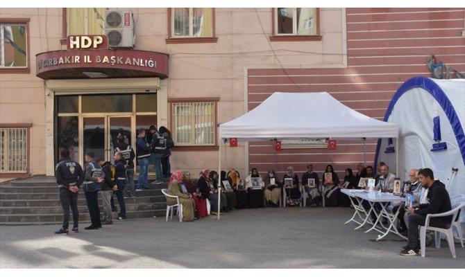 Ailesini 'evlat nöbeti'nde gören terör örgütü mensupları PKK'dan kaçmak istiyor