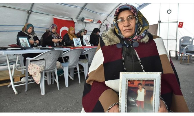 Diyarbakır annelerinden Akkoyun: Çocuklarımızı devlete teslim edin