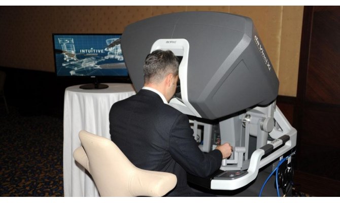 Antalya'da hekimlere robotik cerrahi sistem kursu