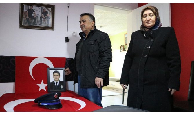 Terör saldırısında şehit düşen polis oğullarının hatıralarıyla yaşıyorlar
