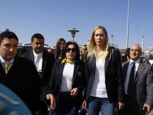 Şampiyon Voleybolcular Aziz Yıldırımı Duygulandırdı