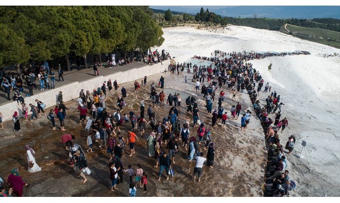 Pamukkale'ye ziyaretçi akını