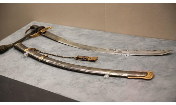 Abdülhamid Han'ın şahsi kılıcı, kamçısı ve marangozluk takımları ilk kez sergide