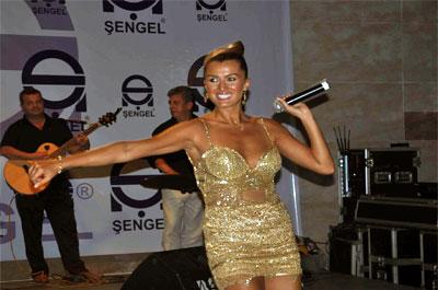 Altın vilları Tuğba tanıttı