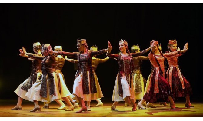 Maral Müzik ve Dans Topluluğu 40. yılını kutladı