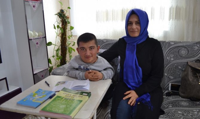 Cam kemik hastası Selahattin’in hayali doktor olmak