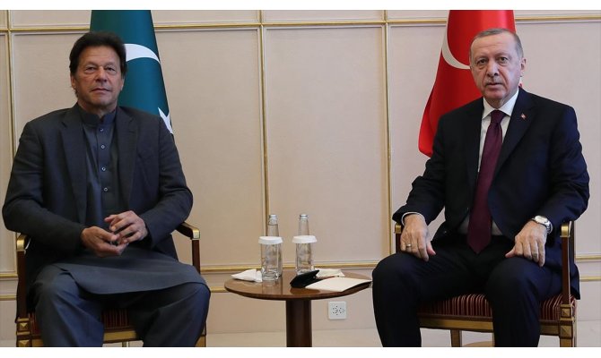 Cumhurbaşkanı Erdoğan ile Pakistan Başbakanı Han bir araya geldi
