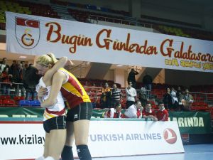 Galatasaray Bayan Voleybol Takımı Kupaya Yakın
