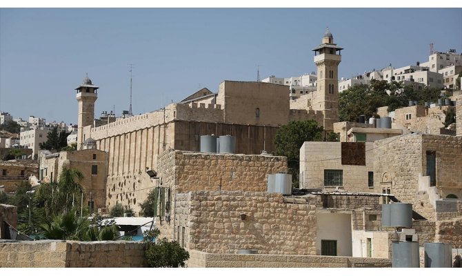 Yahudi yerleşimcilerden Harem-i İbrahim Camisi'nde provokatif ayin