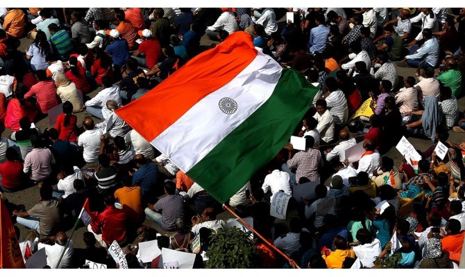 Hindistan'da gösteri düzenlemek isteyen öğrencilere polis izin vermedi