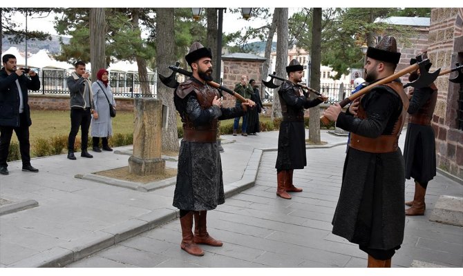 Ertuğrul Gazi Türbesi'ni 2019'da 1,5 milyon kişi ziyaret etti