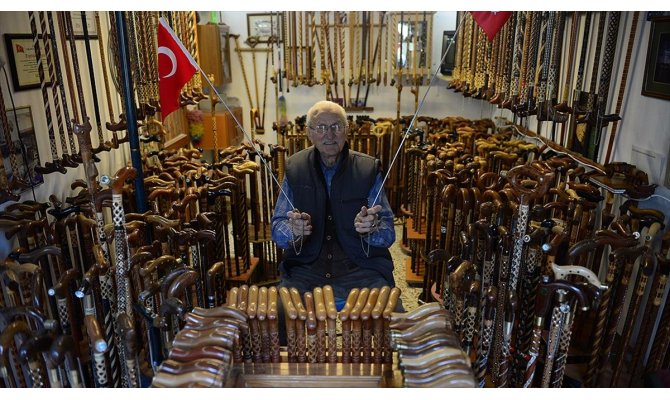 Nihat ustanın 'özellikli' bastonları ilgi görüyor