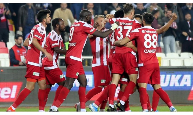 Lider Sivasspor'un gol yükünü orta saha oyuncuları omuzladı