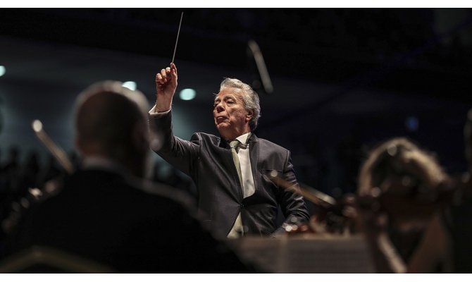 CSO İstanbullu müzikseverlere 'Köçekçe'yi yorumladı