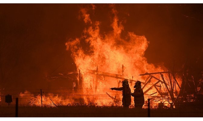 Avustralya'daki yangınlarla mücadeleye ABD'li şarkıcıdan 500 bin dolar sözü