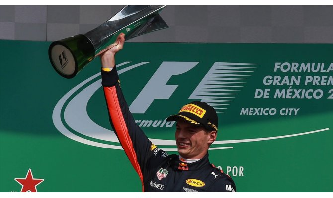 Red Bull, Max Verstappen'in sözleşmesini 2023'e kadar uzattı