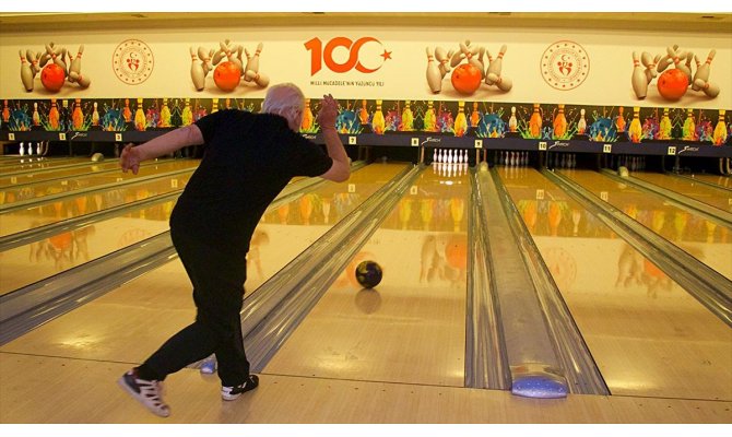 Türkiye'nin en büyük bowling salonuna yoğun ilgi