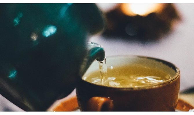 Yeşil çay içmek ömrü uzatıyor