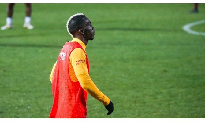 Galatasaraylı futbolcu Onyekuru sıtmaya yakalandı