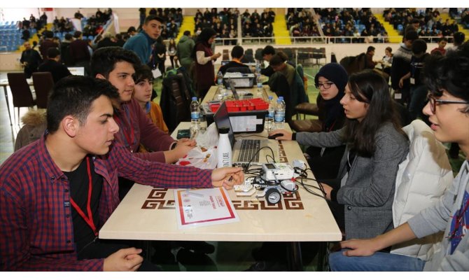 'Genç mucitler' projelerini sergiledi