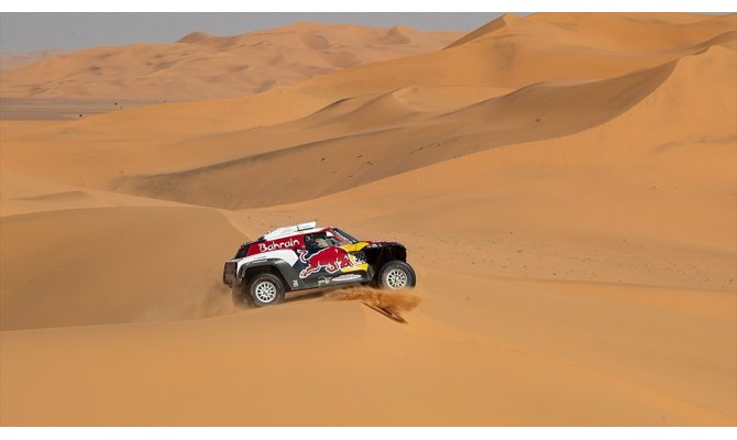 Dakar Rallisi'nde Carlos Sainz liderliğini sürdürdü