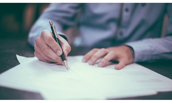 Türk iş insanından mağduru olduğu sahte imzayı 'korumaya' alan girişim