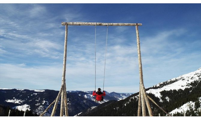 Beyaza bürünen yaylalar doğal güzelliğiyle cezbediyor