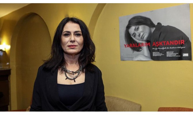 'Yaralarım Aşktandır" oyunu Kenter Tiyatrosu'nda gala yaptı