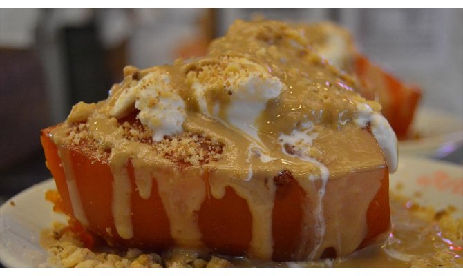 Afyon'un eşsiz lezzeti: Manda kaymaklı kabak tatlısı