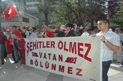 Denizlide teröre lanet yağdı