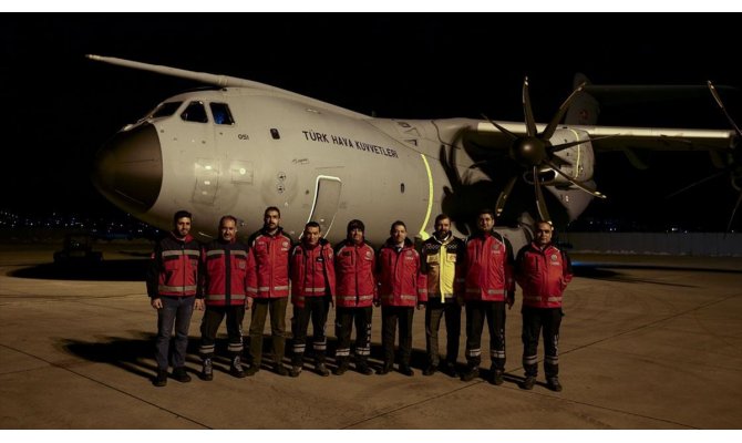 Somali'deki yaralıları Türkiye'ye getirecek sağlık ekibi uçakla Mogadişu'ya gitti