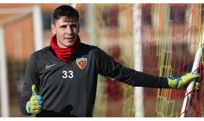 Kayserispor'da kaleci Lung, 3 hafta sahalardan uzak kalacak