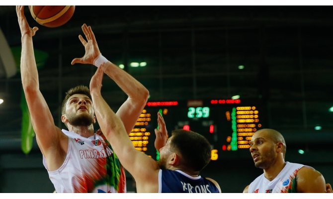 Pınar Karşıyaka çeyrek finale yükselmeyi garantiledi