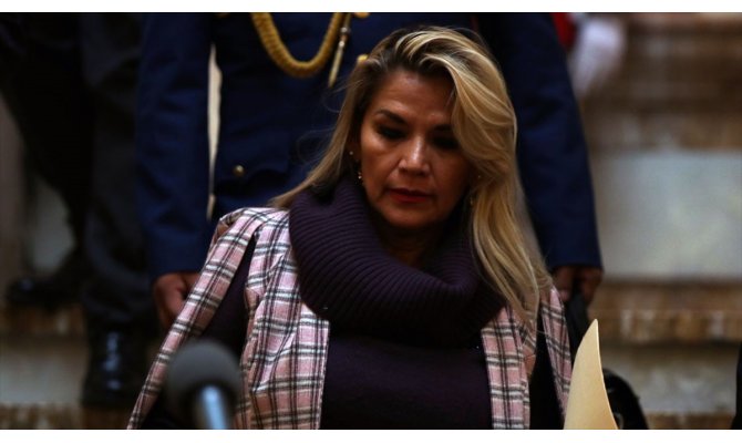 Bolivya'da geçici Devlet Başkanı Anez adaylığını açıkladı