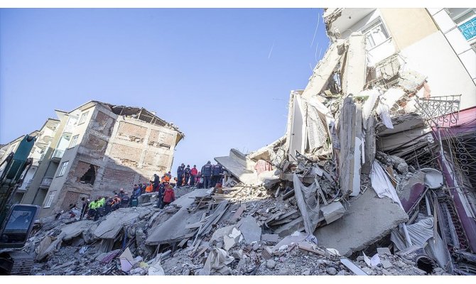 Bakan Turhan: Deprem bölgesinde ulaşımı engelleyecek bir durum söz konusu değil