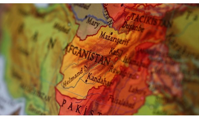 Afganistan'da yolcu uçağı düştü