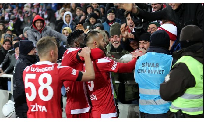 Lider Sivasspor'un evinde bileği bükülmüyor